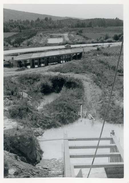 Farra d'Isonzo. Costruzione impianto irriguo. Opera di scarico del canale adduttore. Costruzione ponte sulla S.R. 351